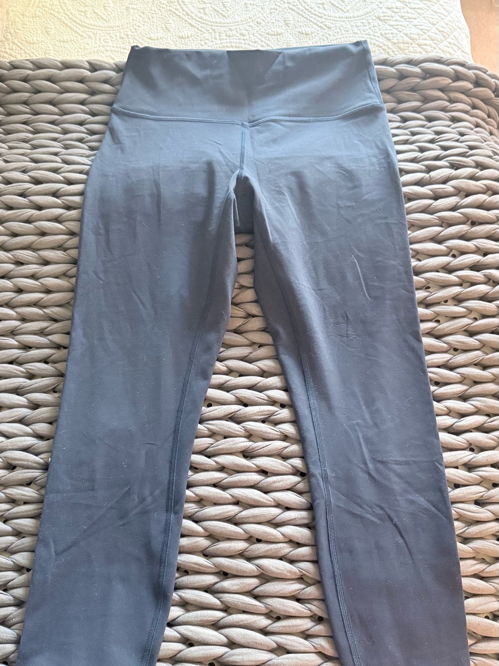 Lululemon Wunder Train 25”, size 10. True Navy